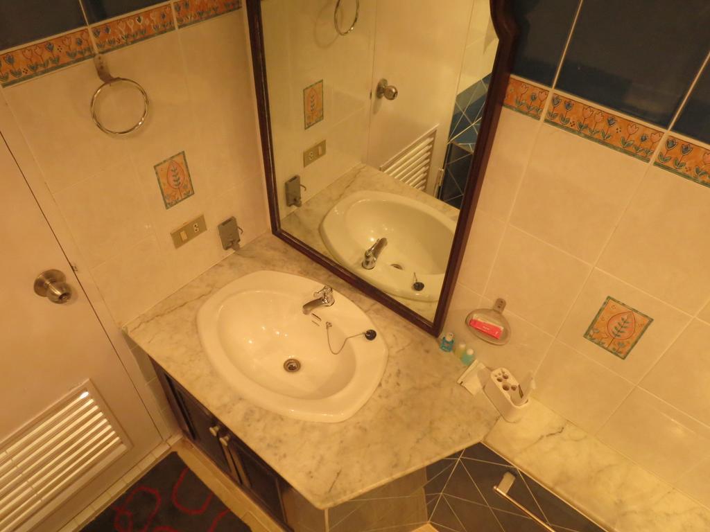 Jomtien Plaza Suite Apartments 객실 사진