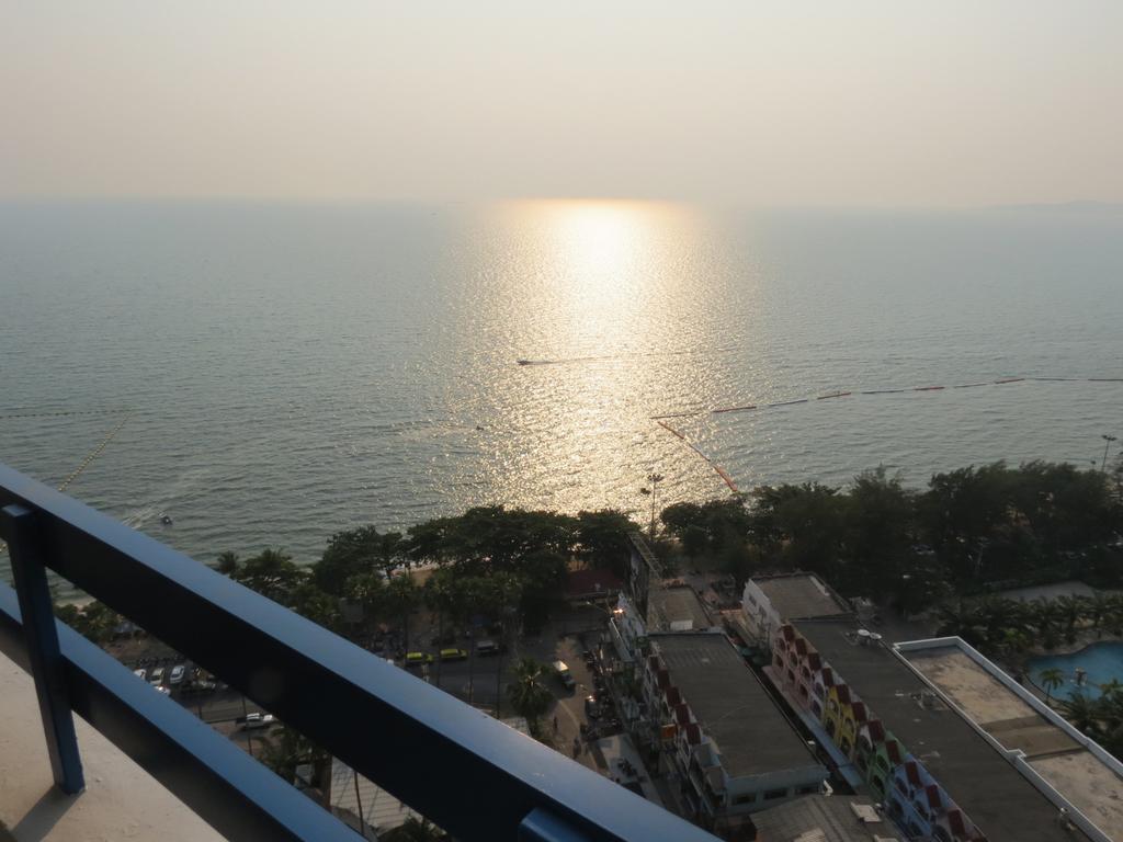 Jomtien Plaza Suite Apartments 객실 사진